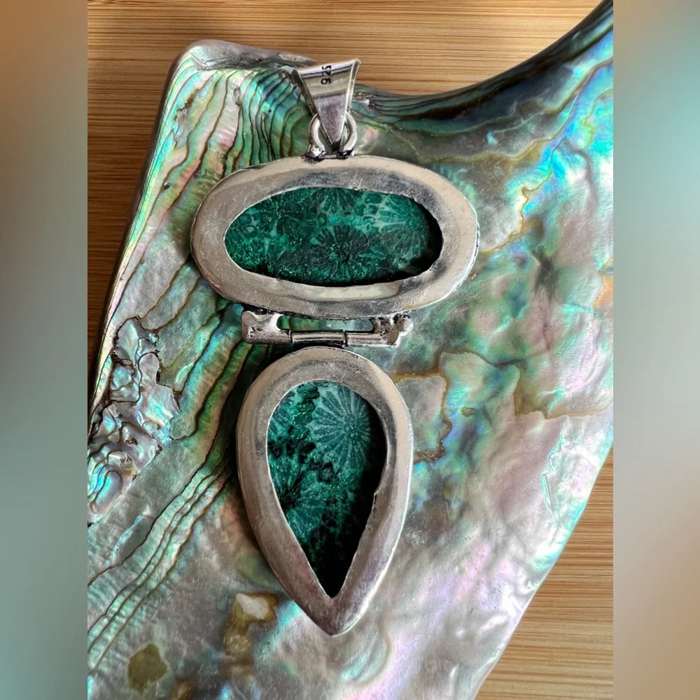 Green Fossilized Coral Silver Pendant - Picture 2 of 5
